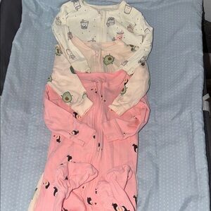 SOLD‼️Kids Pink Avocado & Penguin Zip-Up Pajama Set